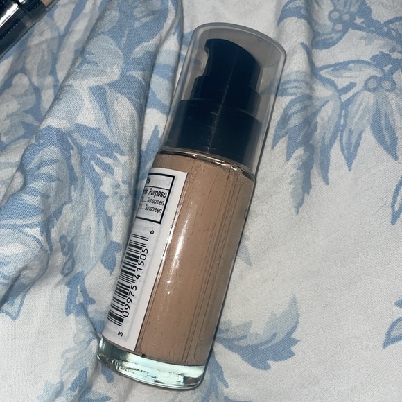 Bundle of 2 REVLON CONCEALER & FOUNDATION NEW - Picture 7 of 13